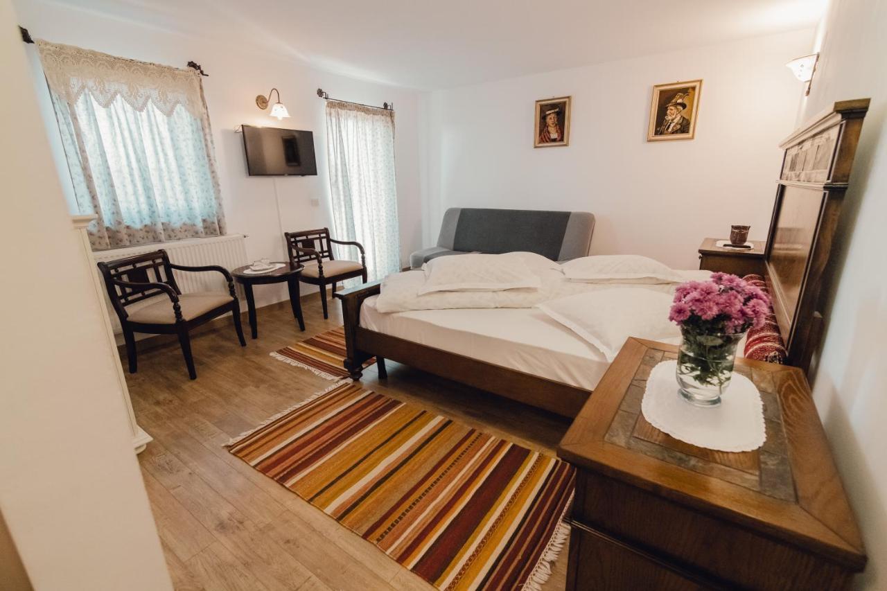 Complex Transalpina Hotel Aninisu din Vale ภายนอก รูปภาพ