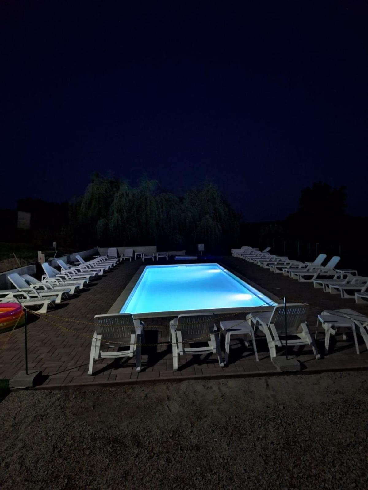 Complex Transalpina Hotel Aninisu din Vale ภายนอก รูปภาพ